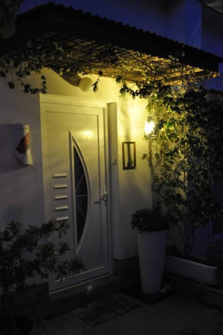 فيلا Little House Kucica Banjol المظهر الخارجي الصورة